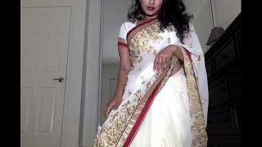 bhojpuri hot actress in saree